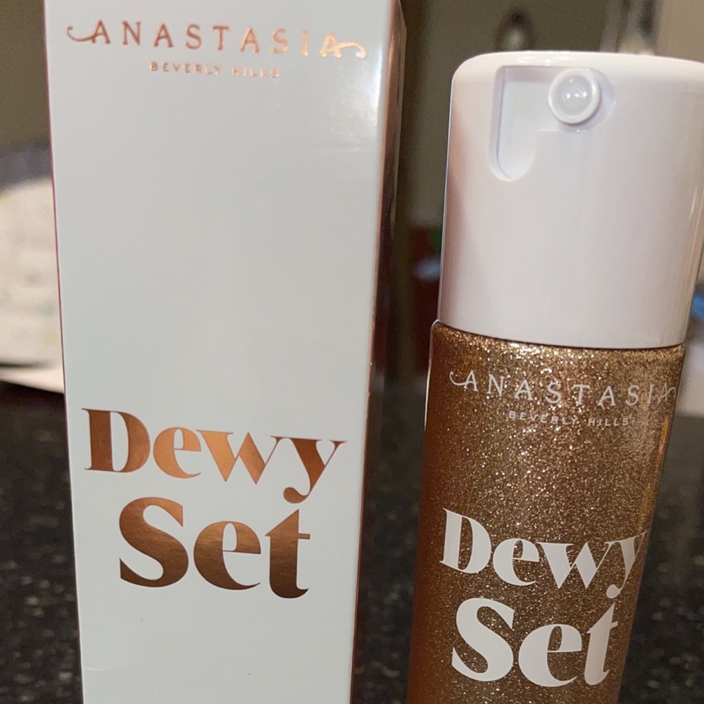 Anastasia Beverly Hills setting spray